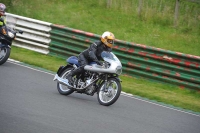 Mallory-park-Leicestershire;Mallory-park-photographs;Motorcycle-action-photographs;classic-bikes;event-digital-images;eventdigitalimages;mallory-park;no-limits-trackday;peter-wileman-photography;vintage-bikes;vintage-motorcycles;vmcc-festival-1000-bikes