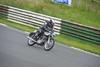 Mallory-park-Leicestershire;Mallory-park-photographs;Motorcycle-action-photographs;classic-bikes;event-digital-images;eventdigitalimages;mallory-park;no-limits-trackday;peter-wileman-photography;vintage-bikes;vintage-motorcycles;vmcc-festival-1000-bikes