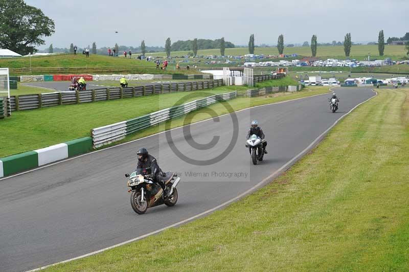 Mallory park Leicestershire;Mallory park photographs;Motorcycle action photographs;classic bikes;event digital images;eventdigitalimages;mallory park;no limits trackday;peter wileman photography;vintage bikes;vintage motorcycles;vmcc festival 1000 bikes