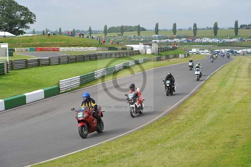 Mallory park Leicestershire;Mallory park photographs;Motorcycle action photographs;classic bikes;event digital images;eventdigitalimages;mallory park;no limits trackday;peter wileman photography;vintage bikes;vintage motorcycles;vmcc festival 1000 bikes