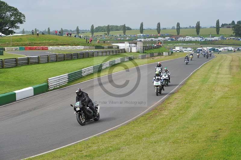 Mallory park Leicestershire;Mallory park photographs;Motorcycle action photographs;classic bikes;event digital images;eventdigitalimages;mallory park;no limits trackday;peter wileman photography;vintage bikes;vintage motorcycles;vmcc festival 1000 bikes