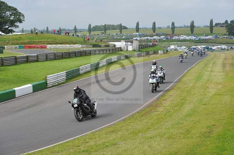 Mallory park Leicestershire;Mallory park photographs;Motorcycle action photographs;classic bikes;event digital images;eventdigitalimages;mallory park;no limits trackday;peter wileman photography;vintage bikes;vintage motorcycles;vmcc festival 1000 bikes