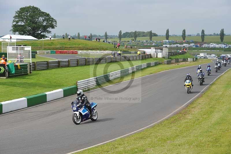 Mallory park Leicestershire;Mallory park photographs;Motorcycle action photographs;classic bikes;event digital images;eventdigitalimages;mallory park;no limits trackday;peter wileman photography;vintage bikes;vintage motorcycles;vmcc festival 1000 bikes