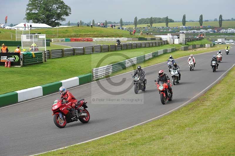 Mallory park Leicestershire;Mallory park photographs;Motorcycle action photographs;classic bikes;event digital images;eventdigitalimages;mallory park;no limits trackday;peter wileman photography;vintage bikes;vintage motorcycles;vmcc festival 1000 bikes