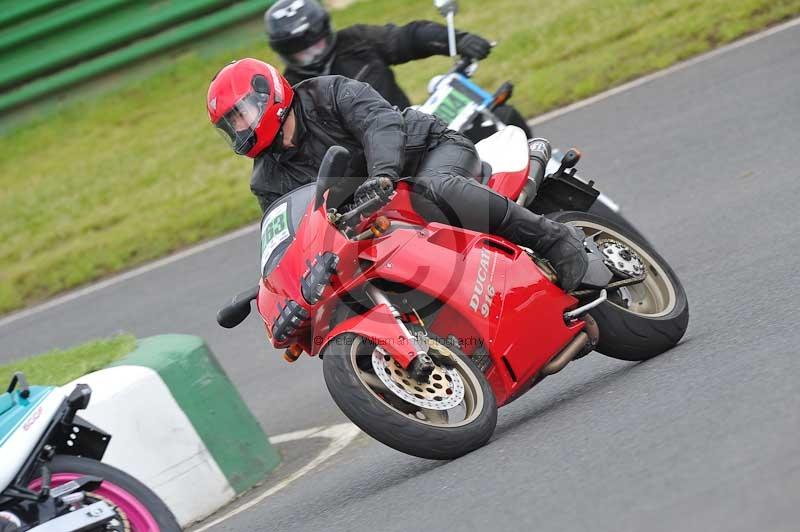 Mallory park Leicestershire;Mallory park photographs;Motorcycle action photographs;classic bikes;event digital images;eventdigitalimages;mallory park;no limits trackday;peter wileman photography;vintage bikes;vintage motorcycles;vmcc festival 1000 bikes