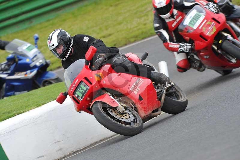 Mallory park Leicestershire;Mallory park photographs;Motorcycle action photographs;classic bikes;event digital images;eventdigitalimages;mallory park;no limits trackday;peter wileman photography;vintage bikes;vintage motorcycles;vmcc festival 1000 bikes