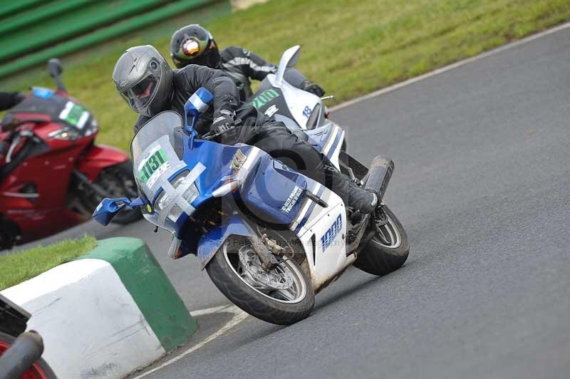 Mallory park Leicestershire;Mallory park photographs;Motorcycle action photographs;classic bikes;event digital images;eventdigitalimages;mallory park;no limits trackday;peter wileman photography;vintage bikes;vintage motorcycles;vmcc festival 1000 bikes