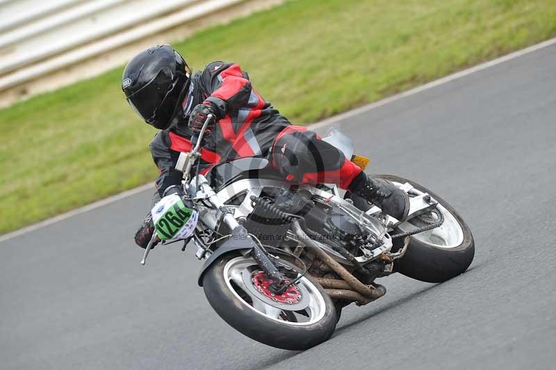 Mallory park Leicestershire;Mallory park photographs;Motorcycle action photographs;classic bikes;event digital images;eventdigitalimages;mallory park;no limits trackday;peter wileman photography;vintage bikes;vintage motorcycles;vmcc festival 1000 bikes