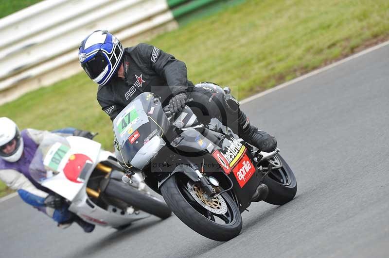 Mallory park Leicestershire;Mallory park photographs;Motorcycle action photographs;classic bikes;event digital images;eventdigitalimages;mallory park;no limits trackday;peter wileman photography;vintage bikes;vintage motorcycles;vmcc festival 1000 bikes