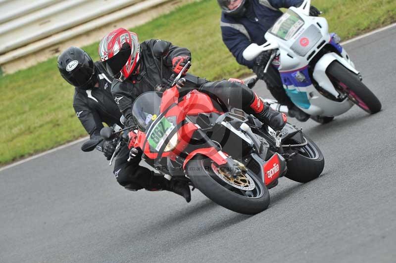 Mallory park Leicestershire;Mallory park photographs;Motorcycle action photographs;classic bikes;event digital images;eventdigitalimages;mallory park;no limits trackday;peter wileman photography;vintage bikes;vintage motorcycles;vmcc festival 1000 bikes