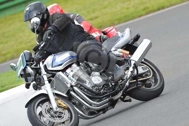 Mallory park Leicestershire;Mallory park photographs;Motorcycle action photographs;classic bikes;event digital images;eventdigitalimages;mallory park;no limits trackday;peter wileman photography;vintage bikes;vintage motorcycles;vmcc festival 1000 bikes