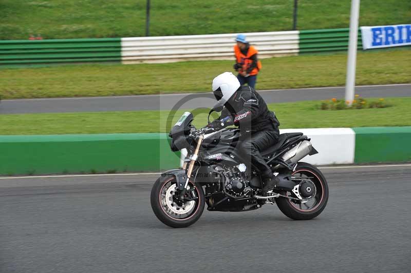 Mallory park Leicestershire;Mallory park photographs;Motorcycle action photographs;classic bikes;event digital images;eventdigitalimages;mallory park;no limits trackday;peter wileman photography;vintage bikes;vintage motorcycles;vmcc festival 1000 bikes