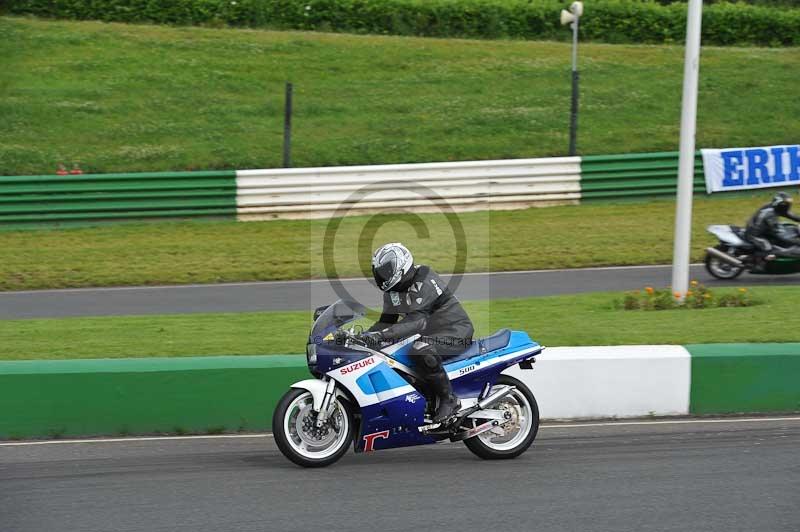 Mallory park Leicestershire;Mallory park photographs;Motorcycle action photographs;classic bikes;event digital images;eventdigitalimages;mallory park;no limits trackday;peter wileman photography;vintage bikes;vintage motorcycles;vmcc festival 1000 bikes