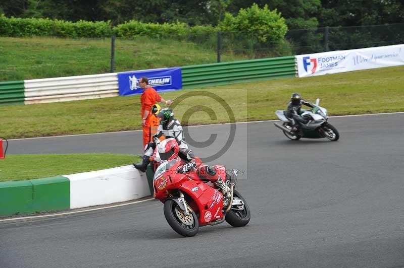 Mallory park Leicestershire;Mallory park photographs;Motorcycle action photographs;classic bikes;event digital images;eventdigitalimages;mallory park;no limits trackday;peter wileman photography;vintage bikes;vintage motorcycles;vmcc festival 1000 bikes