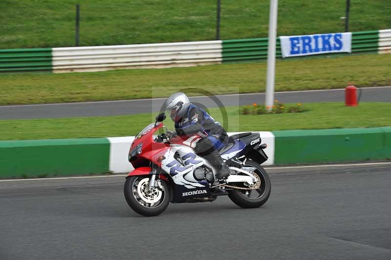 Mallory park Leicestershire;Mallory park photographs;Motorcycle action photographs;classic bikes;event digital images;eventdigitalimages;mallory park;no limits trackday;peter wileman photography;vintage bikes;vintage motorcycles;vmcc festival 1000 bikes