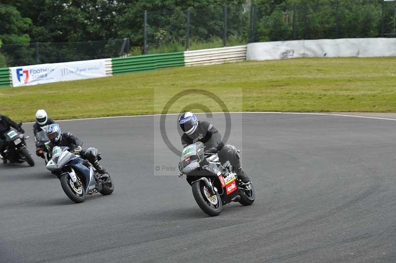 Mallory park Leicestershire;Mallory park photographs;Motorcycle action photographs;classic bikes;event digital images;eventdigitalimages;mallory park;no limits trackday;peter wileman photography;vintage bikes;vintage motorcycles;vmcc festival 1000 bikes