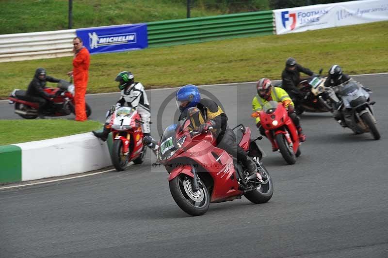 Mallory park Leicestershire;Mallory park photographs;Motorcycle action photographs;classic bikes;event digital images;eventdigitalimages;mallory park;no limits trackday;peter wileman photography;vintage bikes;vintage motorcycles;vmcc festival 1000 bikes