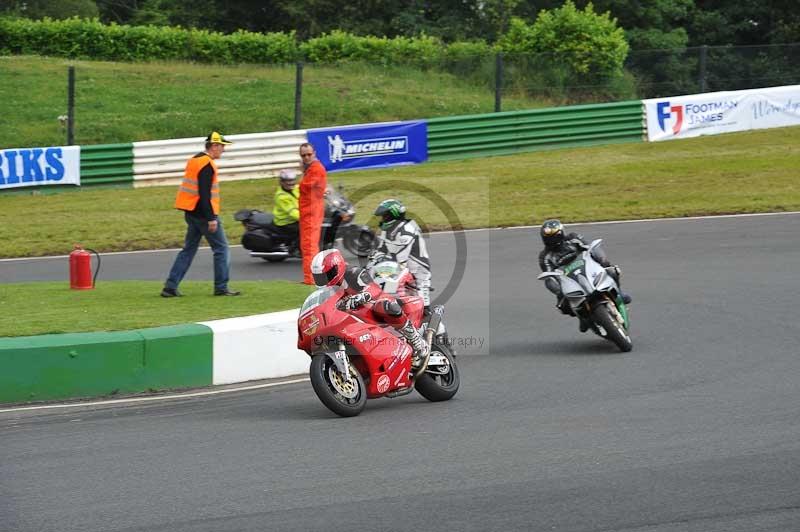 Mallory park Leicestershire;Mallory park photographs;Motorcycle action photographs;classic bikes;event digital images;eventdigitalimages;mallory park;no limits trackday;peter wileman photography;vintage bikes;vintage motorcycles;vmcc festival 1000 bikes