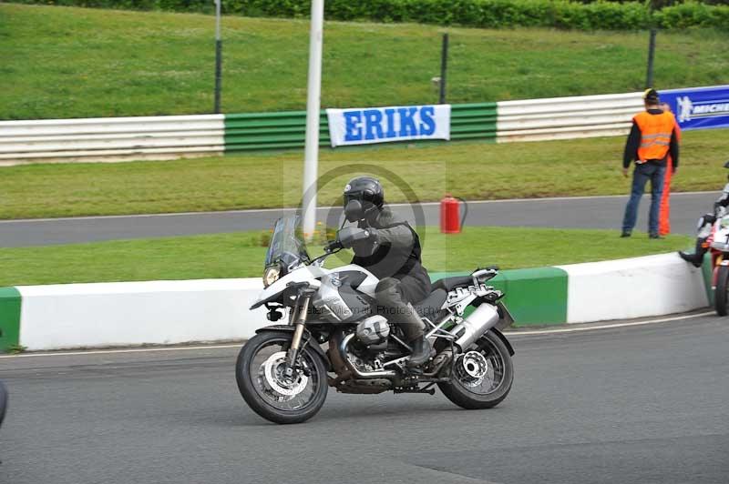 Mallory park Leicestershire;Mallory park photographs;Motorcycle action photographs;classic bikes;event digital images;eventdigitalimages;mallory park;no limits trackday;peter wileman photography;vintage bikes;vintage motorcycles;vmcc festival 1000 bikes