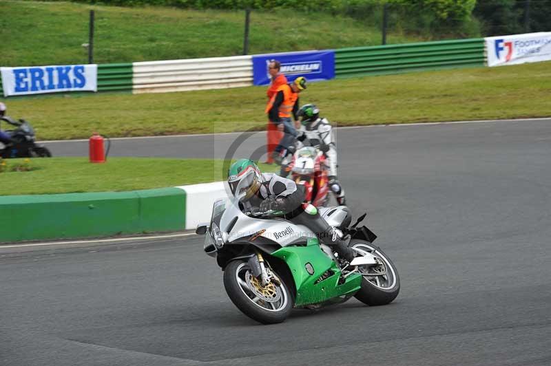 Mallory park Leicestershire;Mallory park photographs;Motorcycle action photographs;classic bikes;event digital images;eventdigitalimages;mallory park;no limits trackday;peter wileman photography;vintage bikes;vintage motorcycles;vmcc festival 1000 bikes