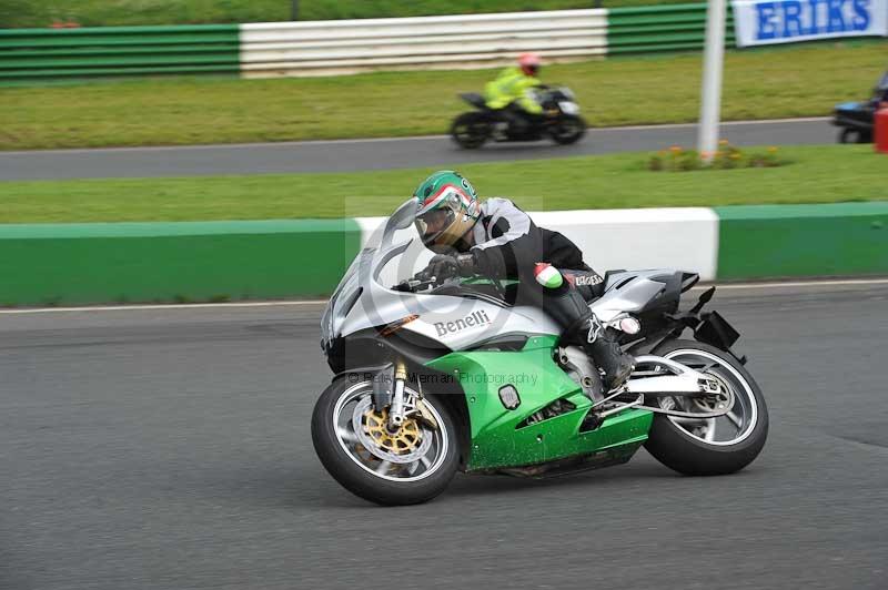 Mallory park Leicestershire;Mallory park photographs;Motorcycle action photographs;classic bikes;event digital images;eventdigitalimages;mallory park;no limits trackday;peter wileman photography;vintage bikes;vintage motorcycles;vmcc festival 1000 bikes