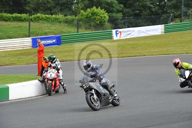 Mallory park Leicestershire;Mallory park photographs;Motorcycle action photographs;classic bikes;event digital images;eventdigitalimages;mallory park;no limits trackday;peter wileman photography;vintage bikes;vintage motorcycles;vmcc festival 1000 bikes