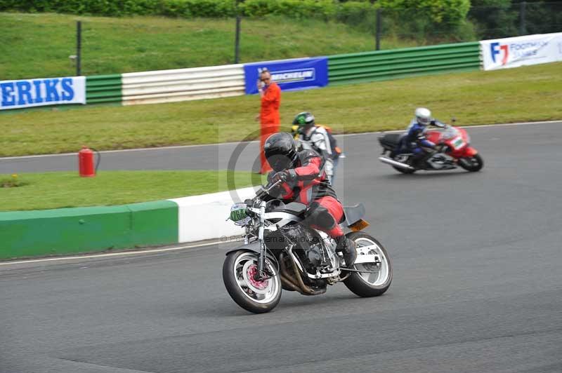 Mallory park Leicestershire;Mallory park photographs;Motorcycle action photographs;classic bikes;event digital images;eventdigitalimages;mallory park;no limits trackday;peter wileman photography;vintage bikes;vintage motorcycles;vmcc festival 1000 bikes