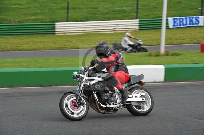 Mallory park Leicestershire;Mallory park photographs;Motorcycle action photographs;classic bikes;event digital images;eventdigitalimages;mallory park;no limits trackday;peter wileman photography;vintage bikes;vintage motorcycles;vmcc festival 1000 bikes