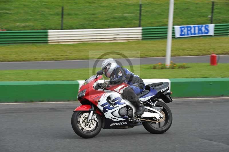 Mallory park Leicestershire;Mallory park photographs;Motorcycle action photographs;classic bikes;event digital images;eventdigitalimages;mallory park;no limits trackday;peter wileman photography;vintage bikes;vintage motorcycles;vmcc festival 1000 bikes