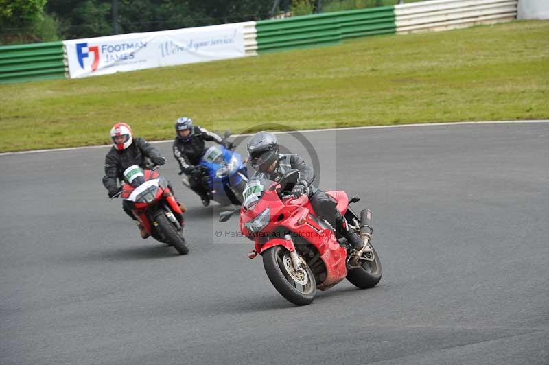 Mallory park Leicestershire;Mallory park photographs;Motorcycle action photographs;classic bikes;event digital images;eventdigitalimages;mallory park;no limits trackday;peter wileman photography;vintage bikes;vintage motorcycles;vmcc festival 1000 bikes