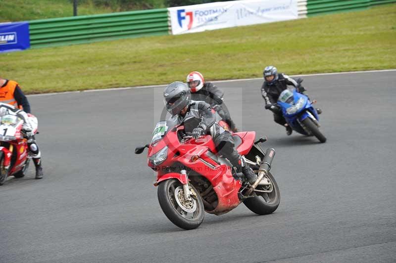 Mallory park Leicestershire;Mallory park photographs;Motorcycle action photographs;classic bikes;event digital images;eventdigitalimages;mallory park;no limits trackday;peter wileman photography;vintage bikes;vintage motorcycles;vmcc festival 1000 bikes