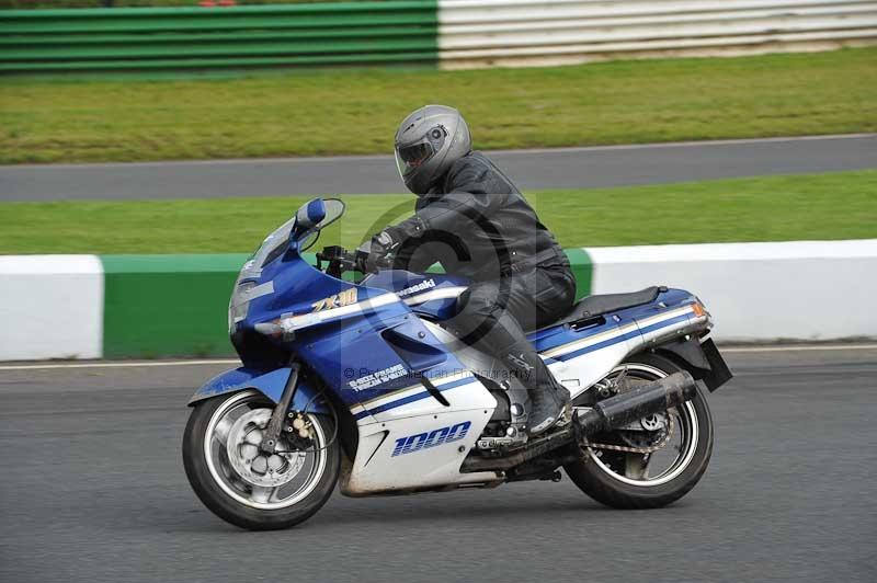 Mallory park Leicestershire;Mallory park photographs;Motorcycle action photographs;classic bikes;event digital images;eventdigitalimages;mallory park;no limits trackday;peter wileman photography;vintage bikes;vintage motorcycles;vmcc festival 1000 bikes