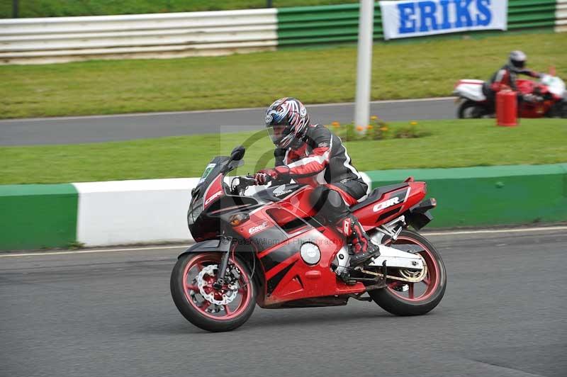 Mallory park Leicestershire;Mallory park photographs;Motorcycle action photographs;classic bikes;event digital images;eventdigitalimages;mallory park;no limits trackday;peter wileman photography;vintage bikes;vintage motorcycles;vmcc festival 1000 bikes