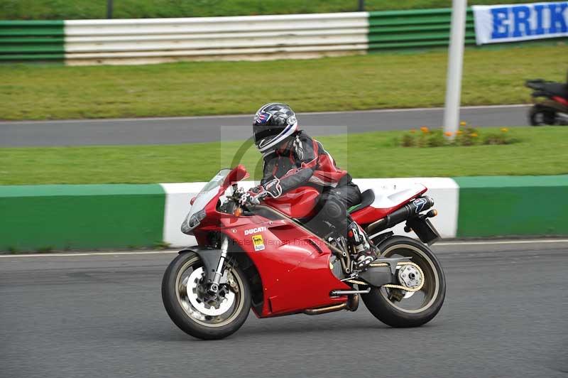 Mallory park Leicestershire;Mallory park photographs;Motorcycle action photographs;classic bikes;event digital images;eventdigitalimages;mallory park;no limits trackday;peter wileman photography;vintage bikes;vintage motorcycles;vmcc festival 1000 bikes