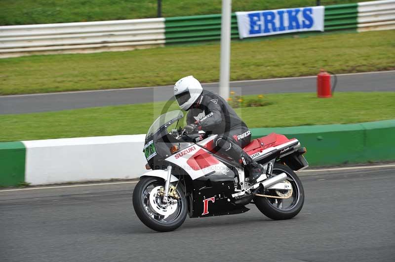 Mallory park Leicestershire;Mallory park photographs;Motorcycle action photographs;classic bikes;event digital images;eventdigitalimages;mallory park;no limits trackday;peter wileman photography;vintage bikes;vintage motorcycles;vmcc festival 1000 bikes