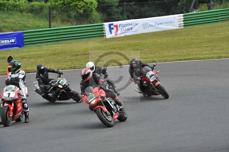 Mallory park Leicestershire;Mallory park photographs;Motorcycle action photographs;classic bikes;event digital images;eventdigitalimages;mallory park;no limits trackday;peter wileman photography;vintage bikes;vintage motorcycles;vmcc festival 1000 bikes