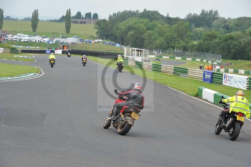 Mallory park Leicestershire;Mallory park photographs;Motorcycle action photographs;classic bikes;event digital images;eventdigitalimages;mallory park;no limits trackday;peter wileman photography;vintage bikes;vintage motorcycles;vmcc festival 1000 bikes