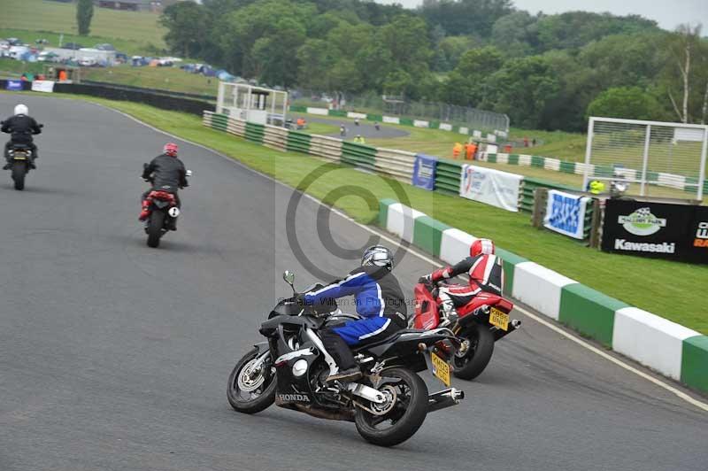 Mallory park Leicestershire;Mallory park photographs;Motorcycle action photographs;classic bikes;event digital images;eventdigitalimages;mallory park;no limits trackday;peter wileman photography;vintage bikes;vintage motorcycles;vmcc festival 1000 bikes