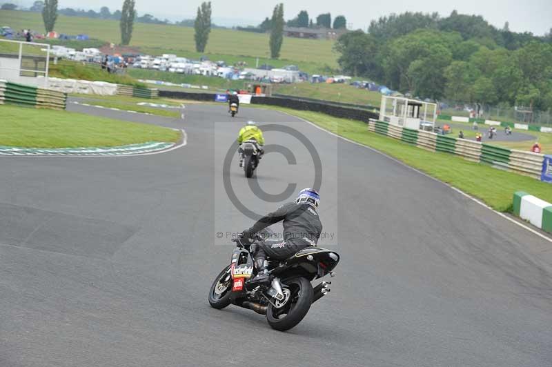 Mallory park Leicestershire;Mallory park photographs;Motorcycle action photographs;classic bikes;event digital images;eventdigitalimages;mallory park;no limits trackday;peter wileman photography;vintage bikes;vintage motorcycles;vmcc festival 1000 bikes
