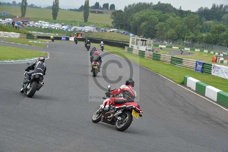 Mallory park Leicestershire;Mallory park photographs;Motorcycle action photographs;classic bikes;event digital images;eventdigitalimages;mallory park;no limits trackday;peter wileman photography;vintage bikes;vintage motorcycles;vmcc festival 1000 bikes