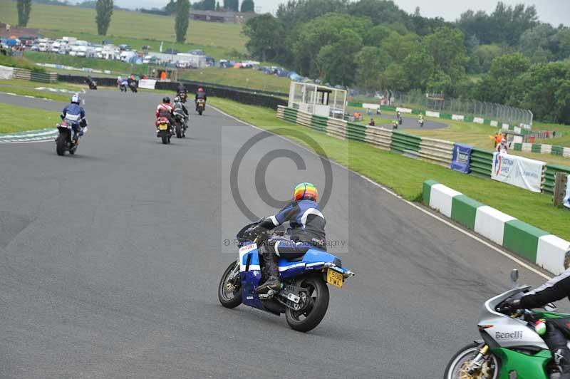 Mallory park Leicestershire;Mallory park photographs;Motorcycle action photographs;classic bikes;event digital images;eventdigitalimages;mallory park;no limits trackday;peter wileman photography;vintage bikes;vintage motorcycles;vmcc festival 1000 bikes