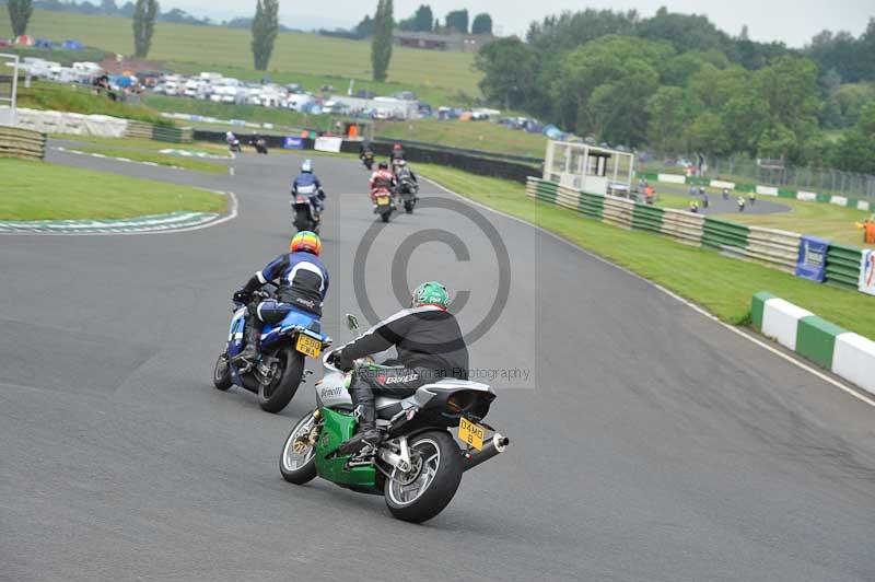Mallory park Leicestershire;Mallory park photographs;Motorcycle action photographs;classic bikes;event digital images;eventdigitalimages;mallory park;no limits trackday;peter wileman photography;vintage bikes;vintage motorcycles;vmcc festival 1000 bikes