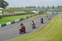 Mallory-park-Leicestershire;Mallory-park-photographs;Motorcycle-action-photographs;classic-bikes;event-digital-images;eventdigitalimages;mallory-park;no-limits-trackday;peter-wileman-photography;vintage-bikes;vintage-motorcycles;vmcc-festival-1000-bikes