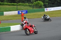 Mallory-park-Leicestershire;Mallory-park-photographs;Motorcycle-action-photographs;classic-bikes;event-digital-images;eventdigitalimages;mallory-park;no-limits-trackday;peter-wileman-photography;vintage-bikes;vintage-motorcycles;vmcc-festival-1000-bikes