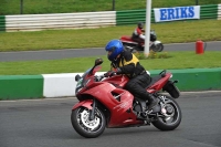 Mallory-park-Leicestershire;Mallory-park-photographs;Motorcycle-action-photographs;classic-bikes;event-digital-images;eventdigitalimages;mallory-park;no-limits-trackday;peter-wileman-photography;vintage-bikes;vintage-motorcycles;vmcc-festival-1000-bikes