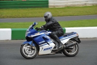 Mallory-park-Leicestershire;Mallory-park-photographs;Motorcycle-action-photographs;classic-bikes;event-digital-images;eventdigitalimages;mallory-park;no-limits-trackday;peter-wileman-photography;vintage-bikes;vintage-motorcycles;vmcc-festival-1000-bikes