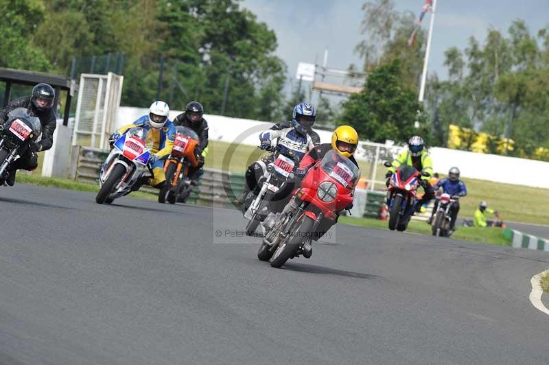 Mallory park Leicestershire;Mallory park photographs;Motorcycle action photographs;classic bikes;event digital images;eventdigitalimages;mallory park;no limits trackday;peter wileman photography;vintage bikes;vintage motorcycles;vmcc festival 1000 bikes