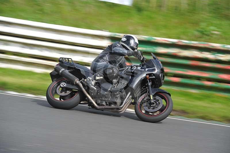 Mallory park Leicestershire;Mallory park photographs;Motorcycle action photographs;classic bikes;event digital images;eventdigitalimages;mallory park;no limits trackday;peter wileman photography;vintage bikes;vintage motorcycles;vmcc festival 1000 bikes