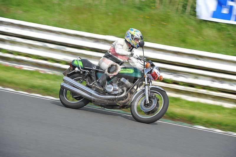 Mallory park Leicestershire;Mallory park photographs;Motorcycle action photographs;classic bikes;event digital images;eventdigitalimages;mallory park;no limits trackday;peter wileman photography;vintage bikes;vintage motorcycles;vmcc festival 1000 bikes