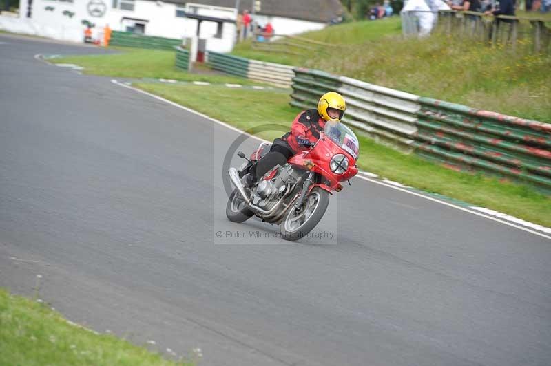 Mallory park Leicestershire;Mallory park photographs;Motorcycle action photographs;classic bikes;event digital images;eventdigitalimages;mallory park;no limits trackday;peter wileman photography;vintage bikes;vintage motorcycles;vmcc festival 1000 bikes